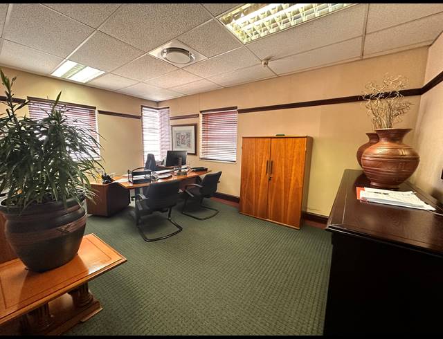 486M² OFFICE TO LET IN HOUGHTON ESTATE
